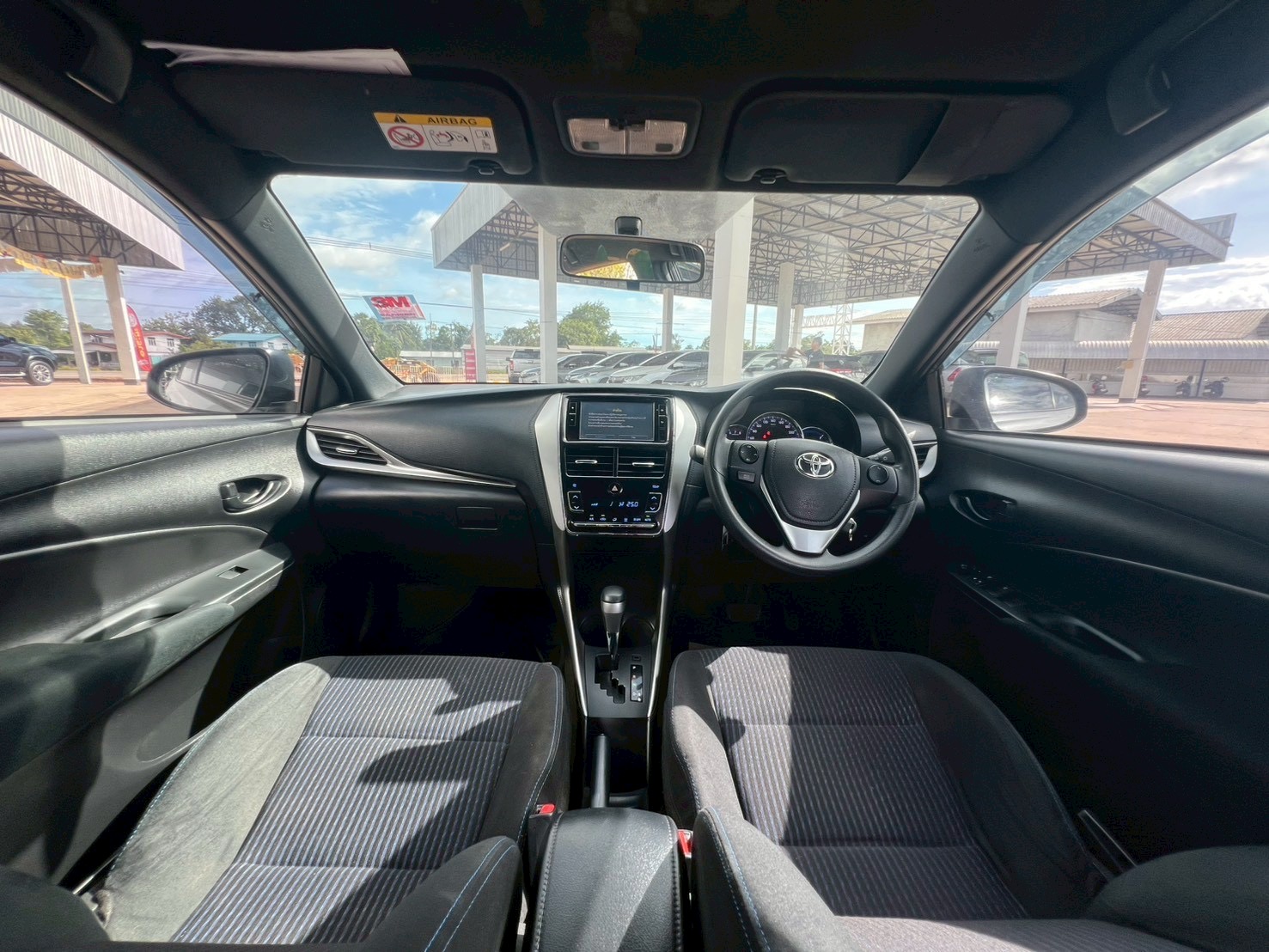 Car image 24