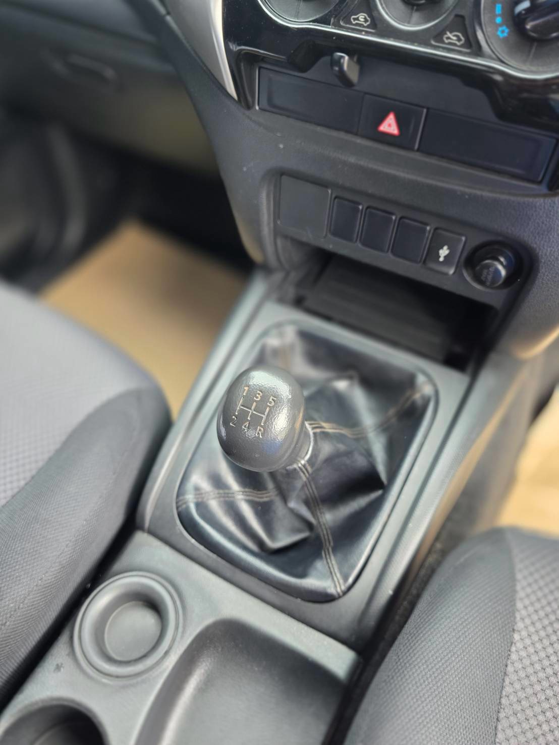 Car image 19