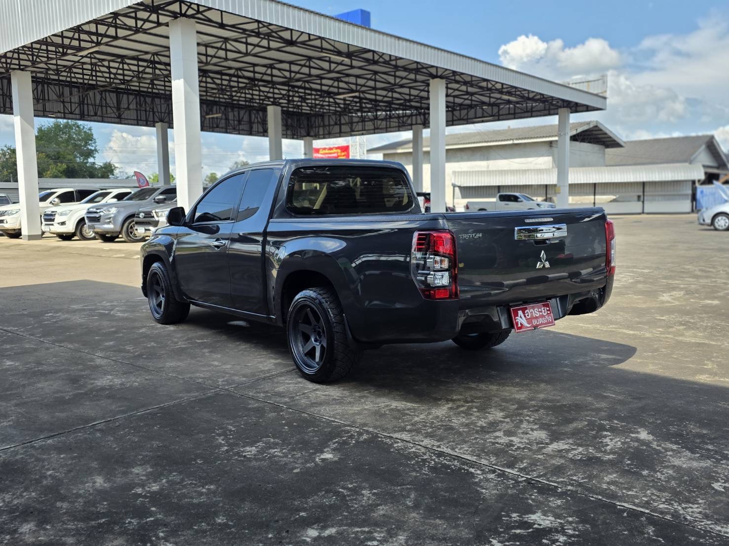 Car image 10