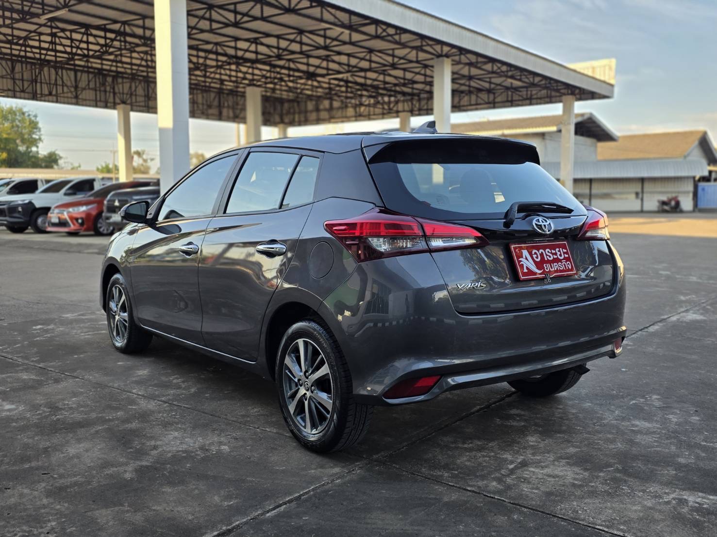 Car image 10