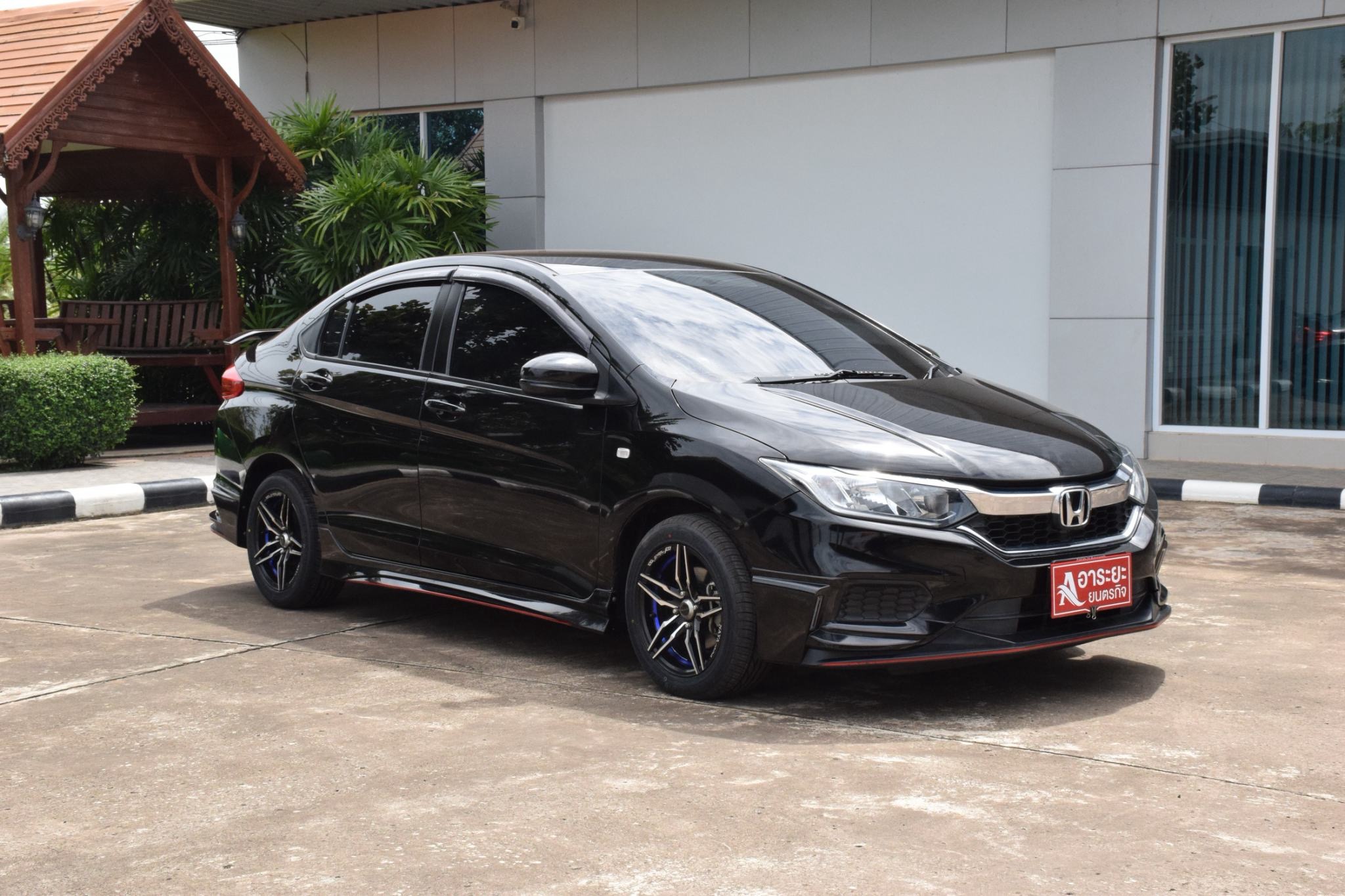 Car image 7