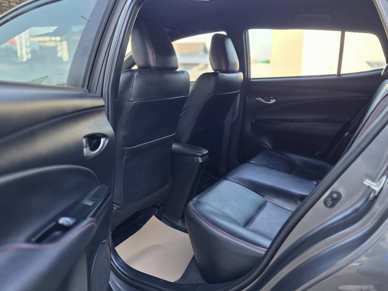 Car image 16