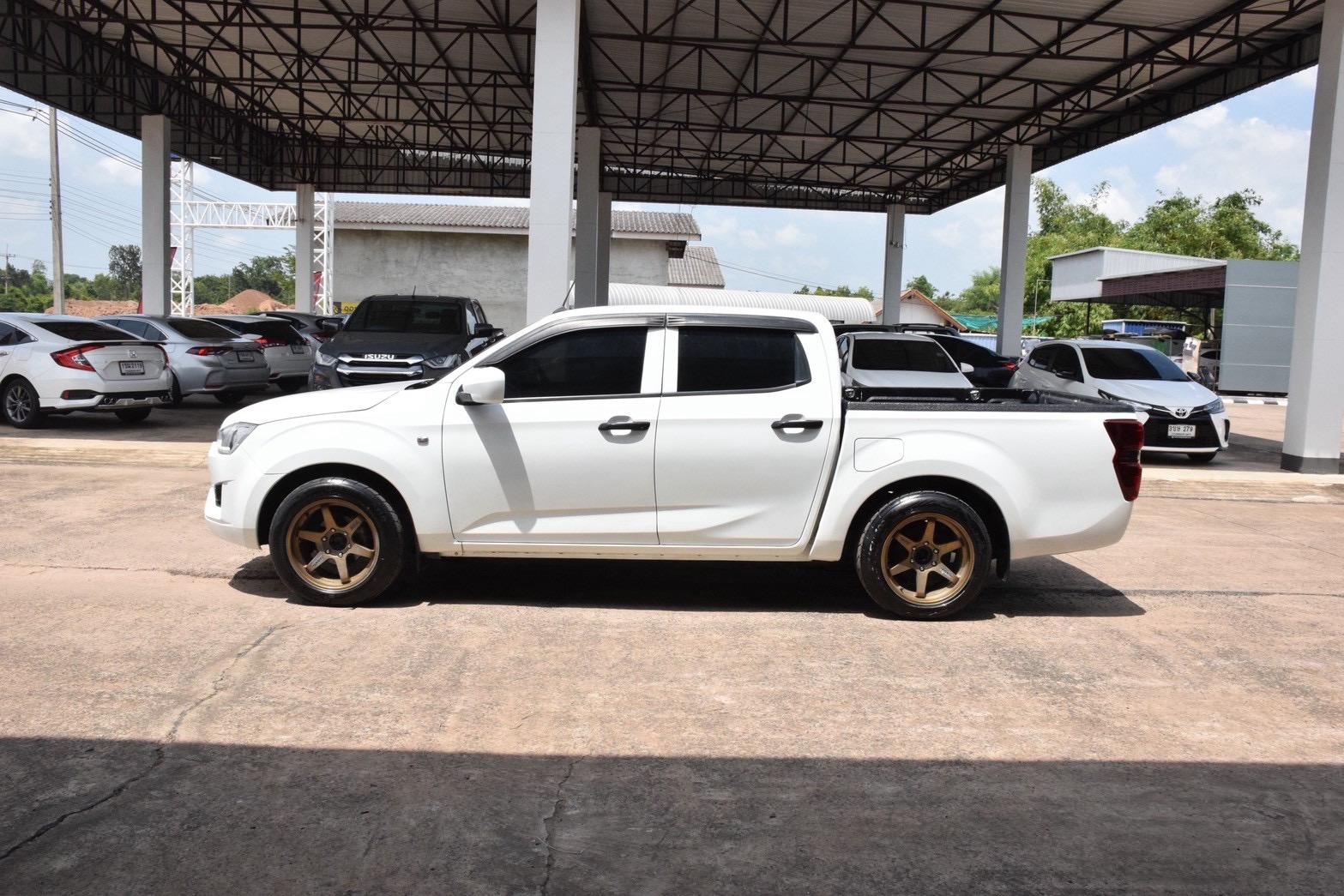 Car image 12