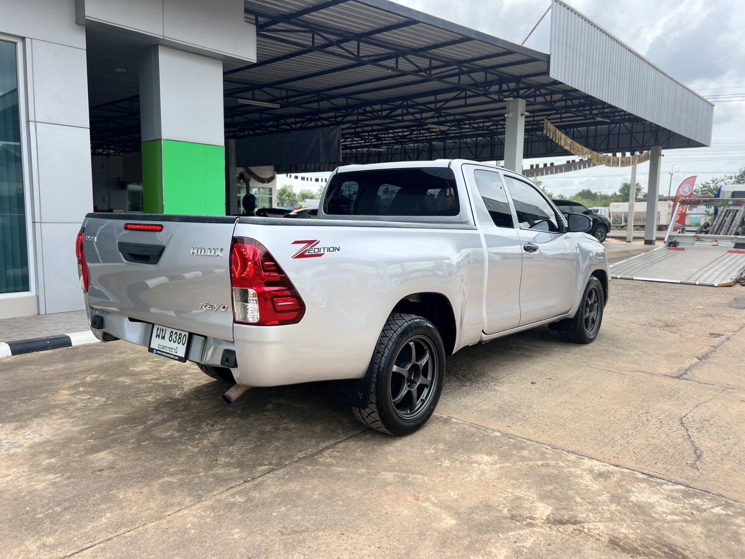 Car image 8