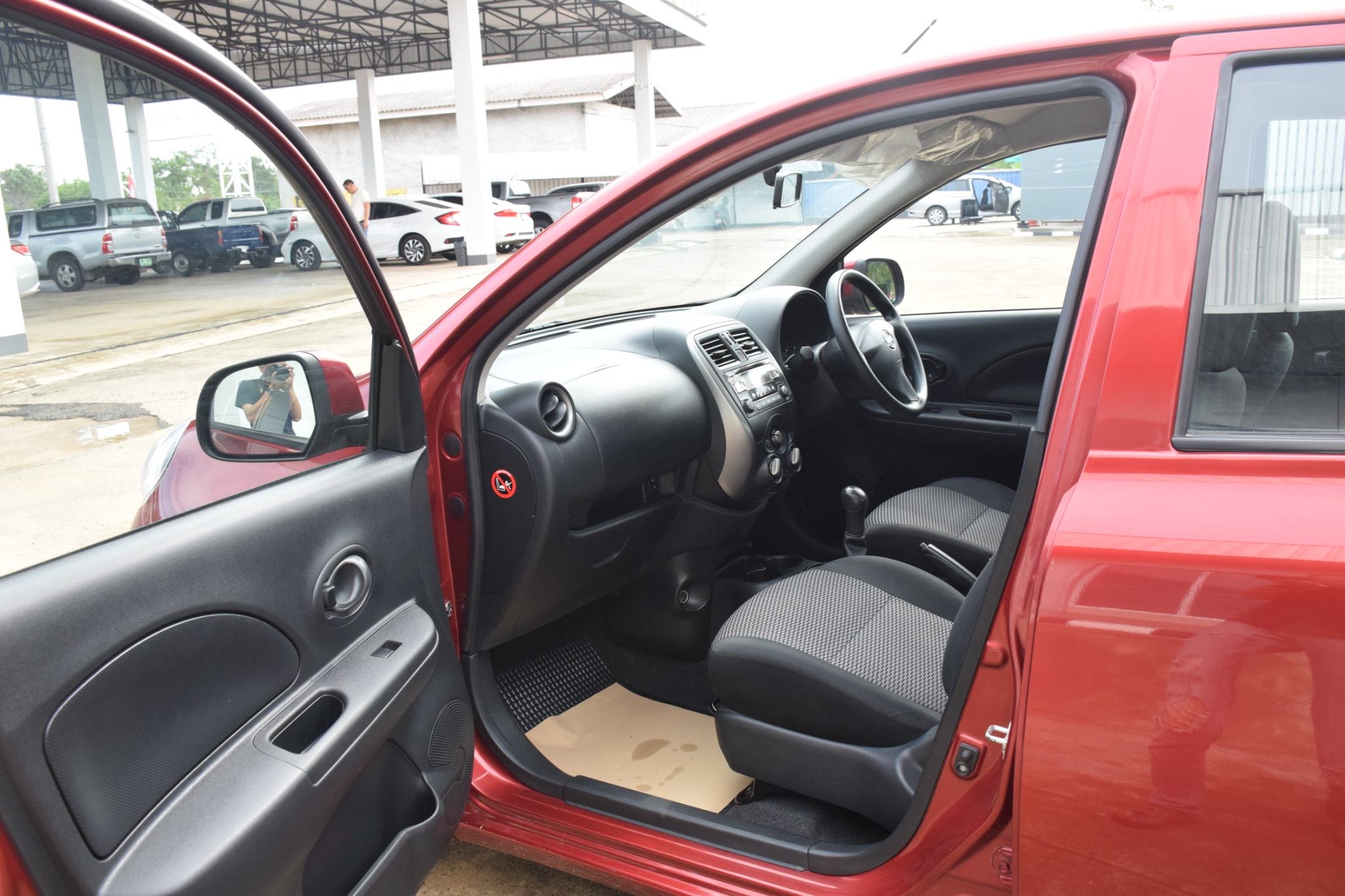 Car image 15