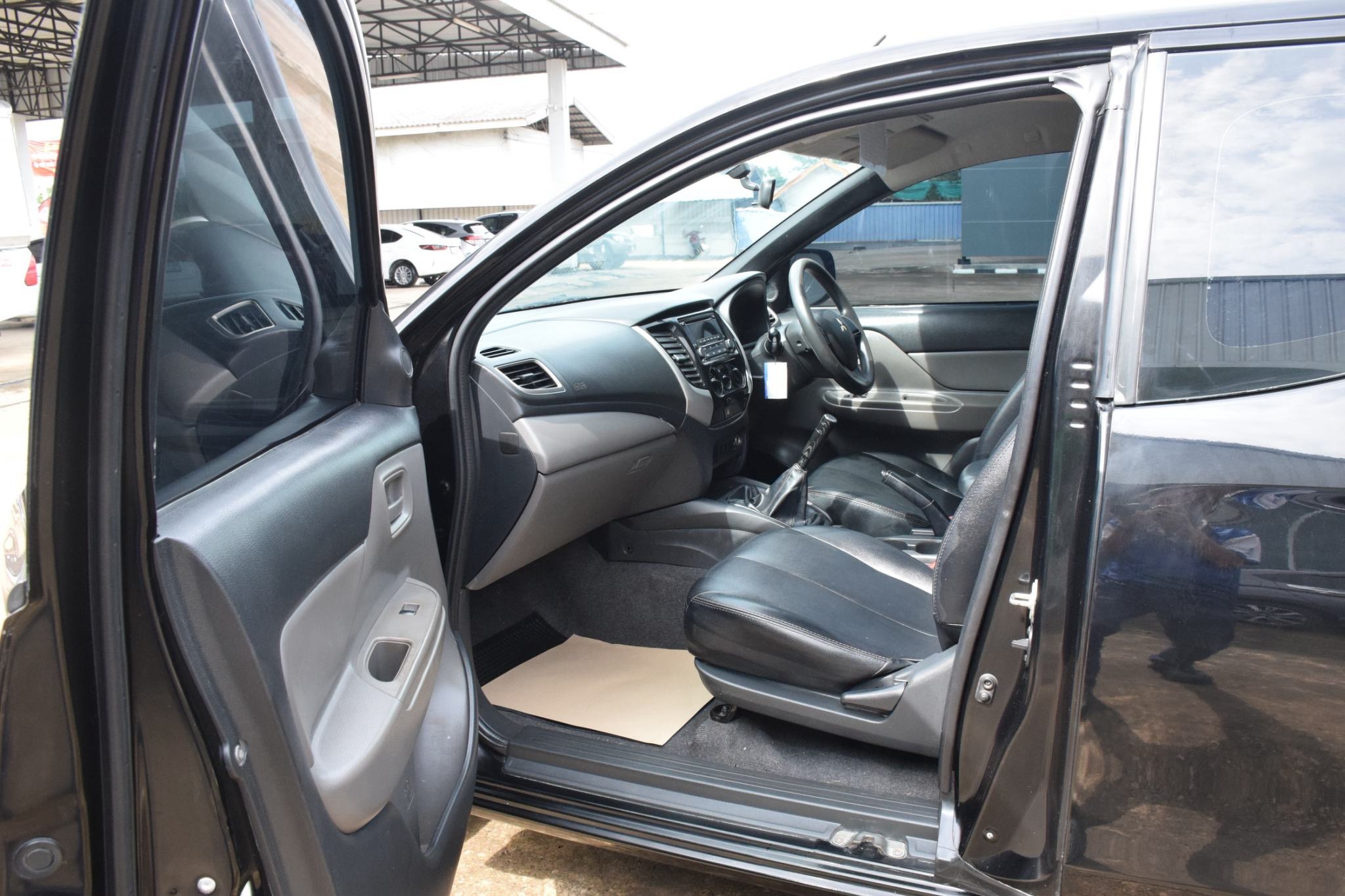 Car image 15