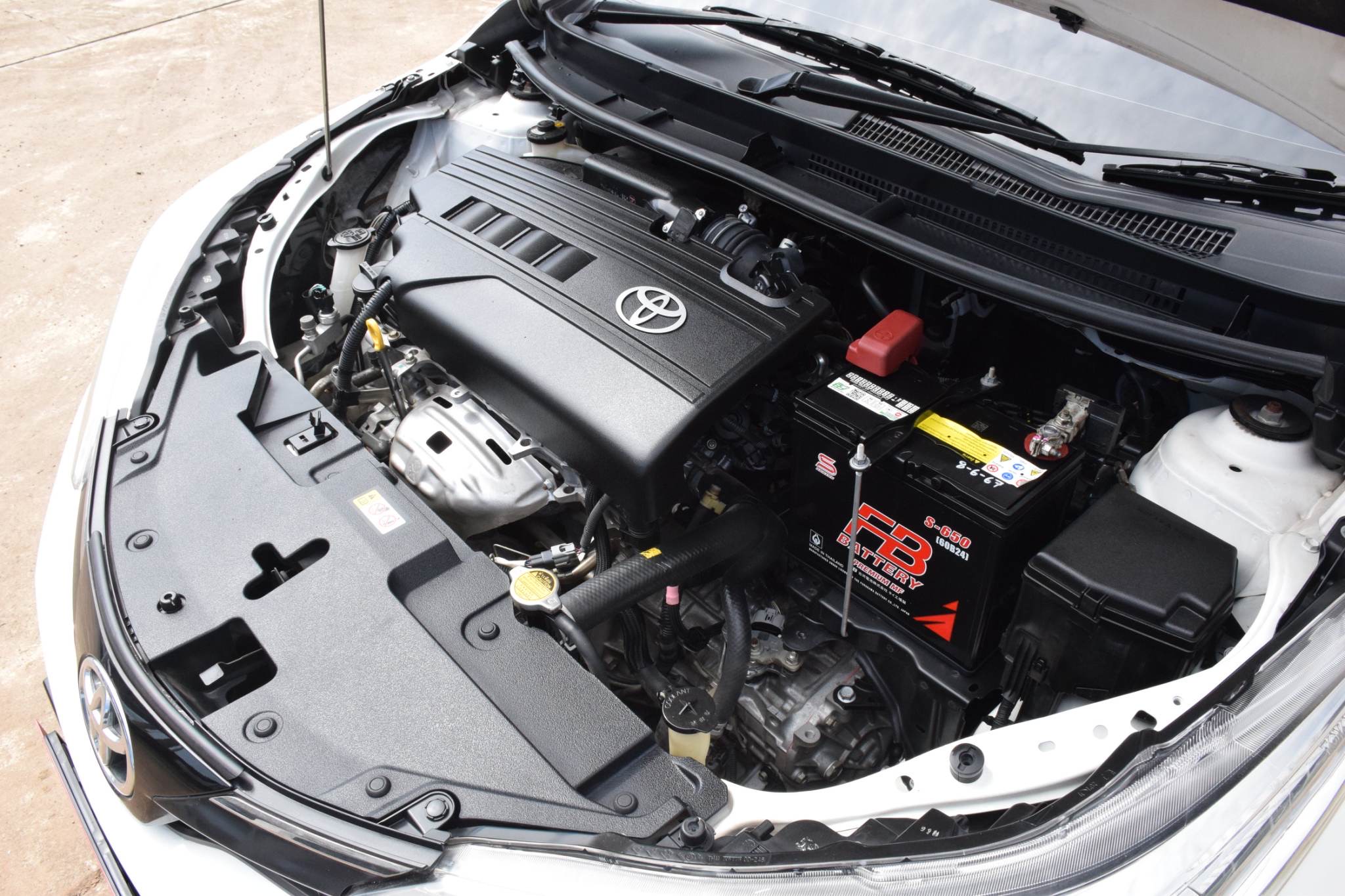 Car image 4