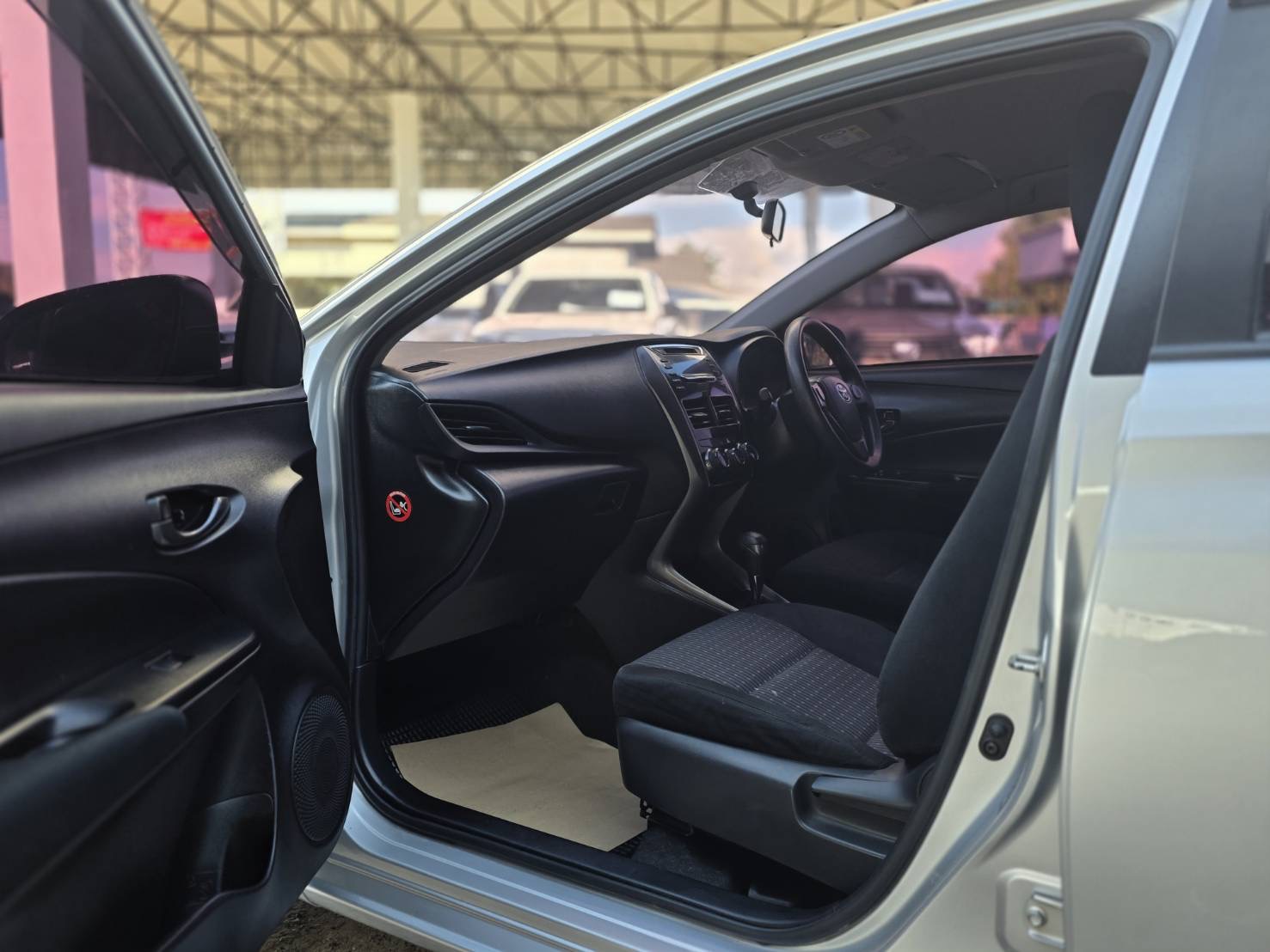 Car image 15