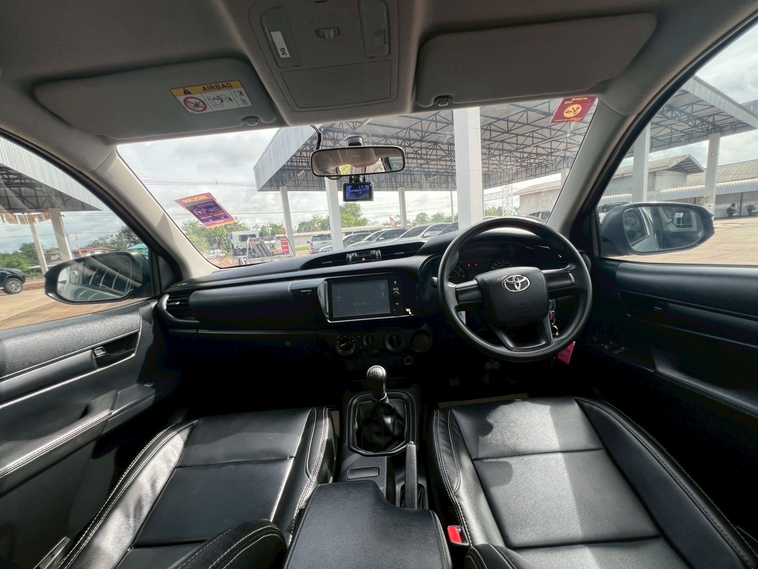 Car image 19