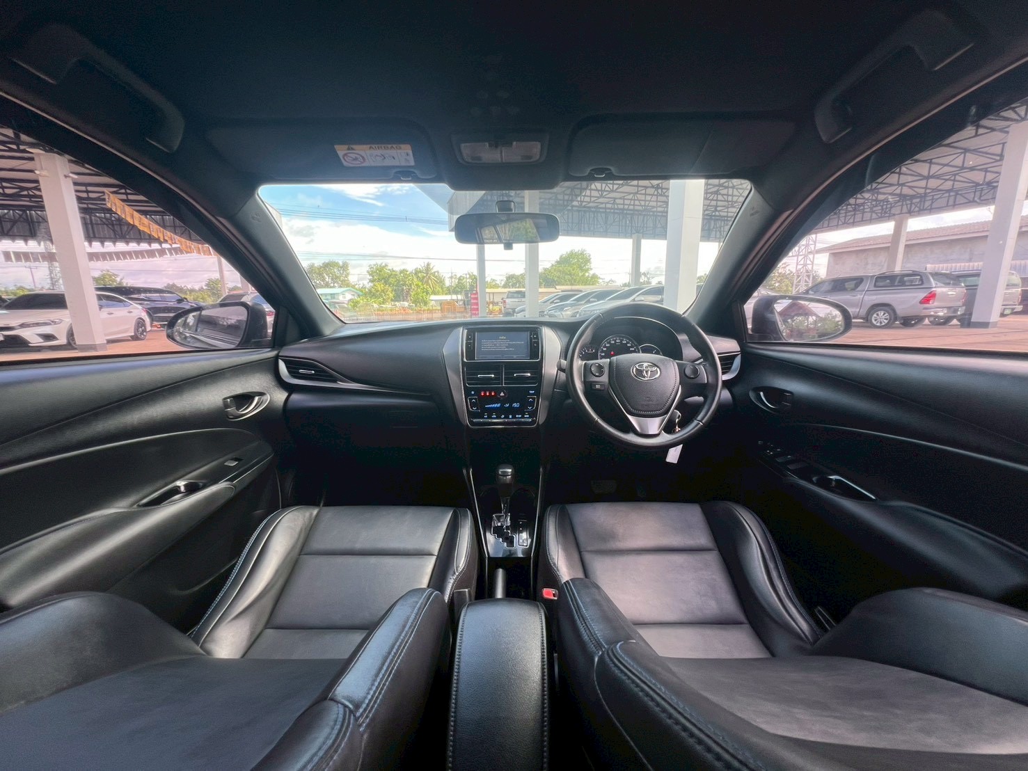 Car image 25