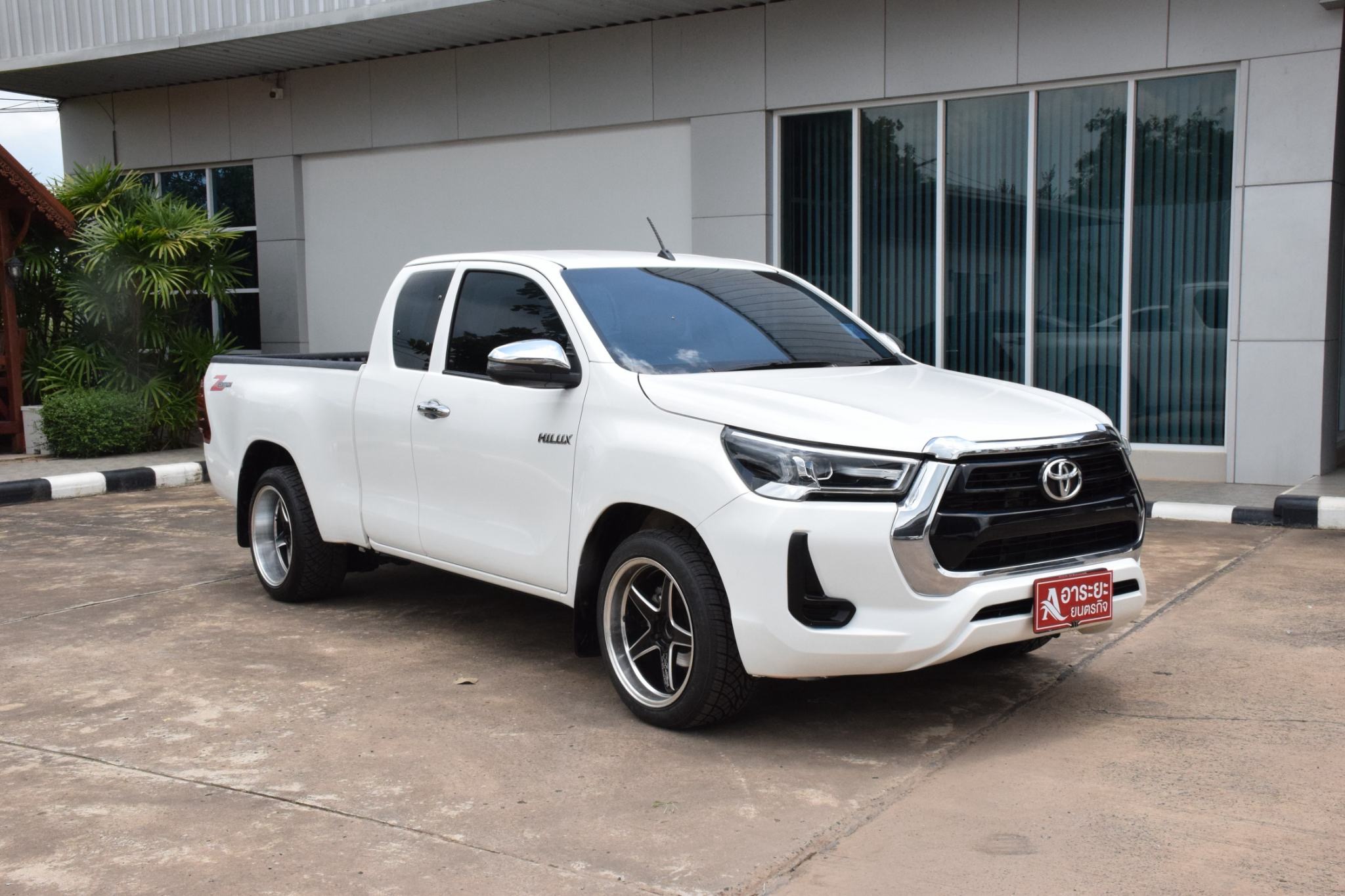 Car image 7