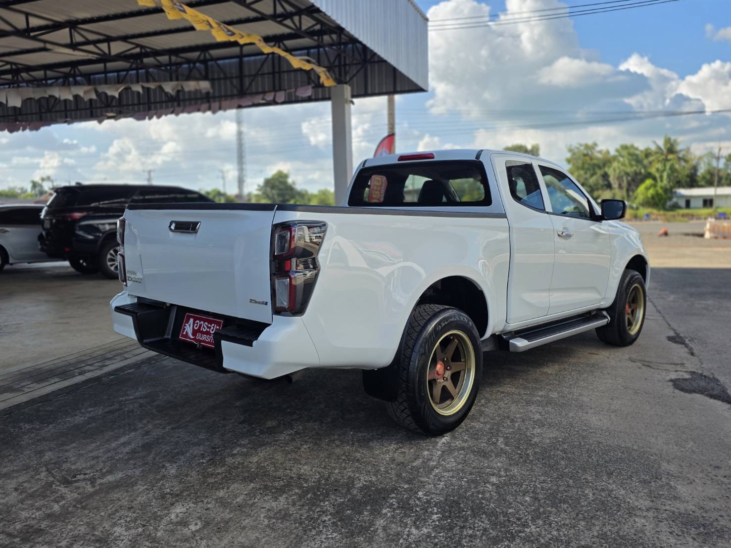 Car image 8
