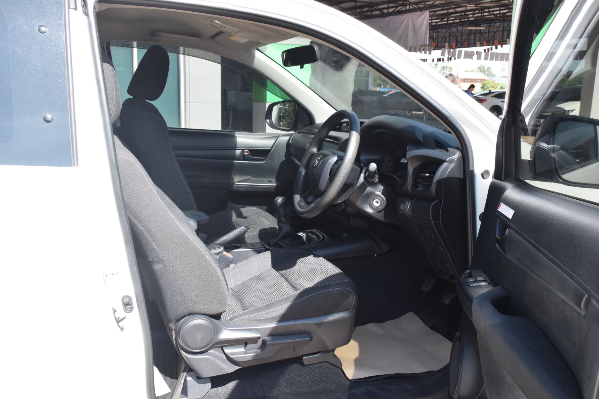 Car image 13