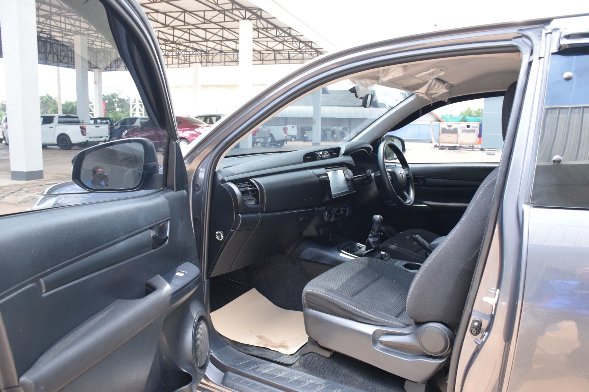 Car image 15