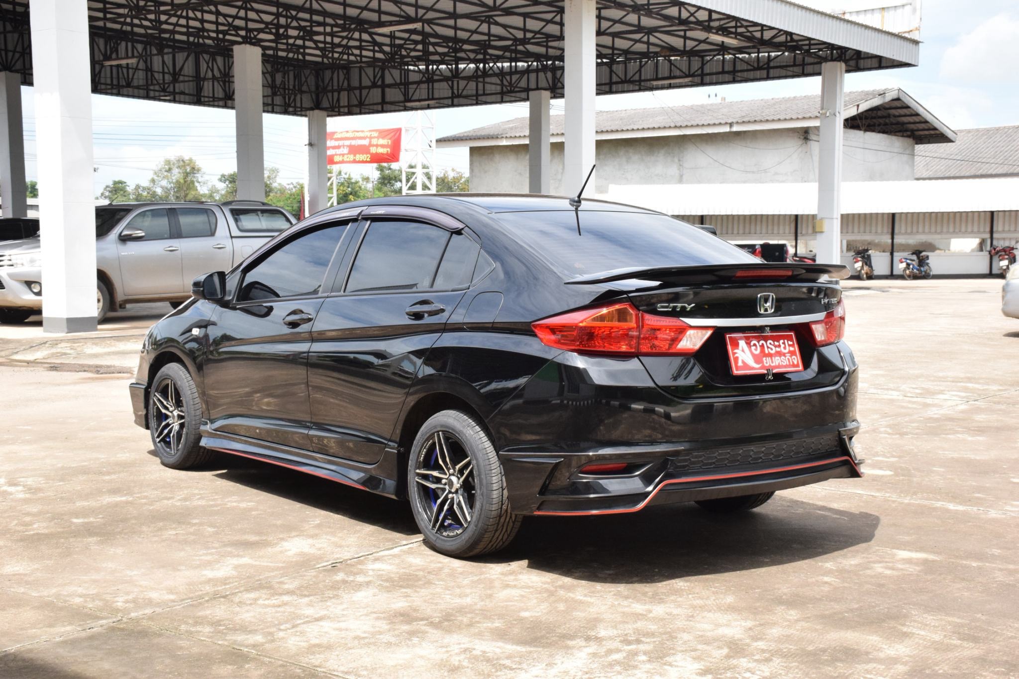 Car image 10