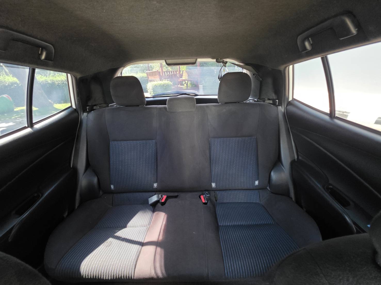 Car image 18
