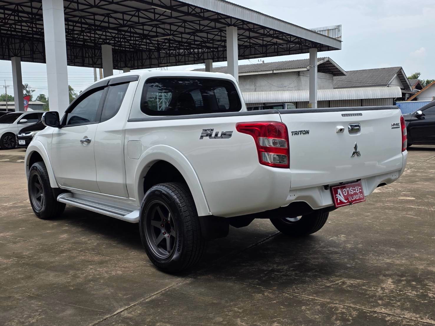 Car image 10