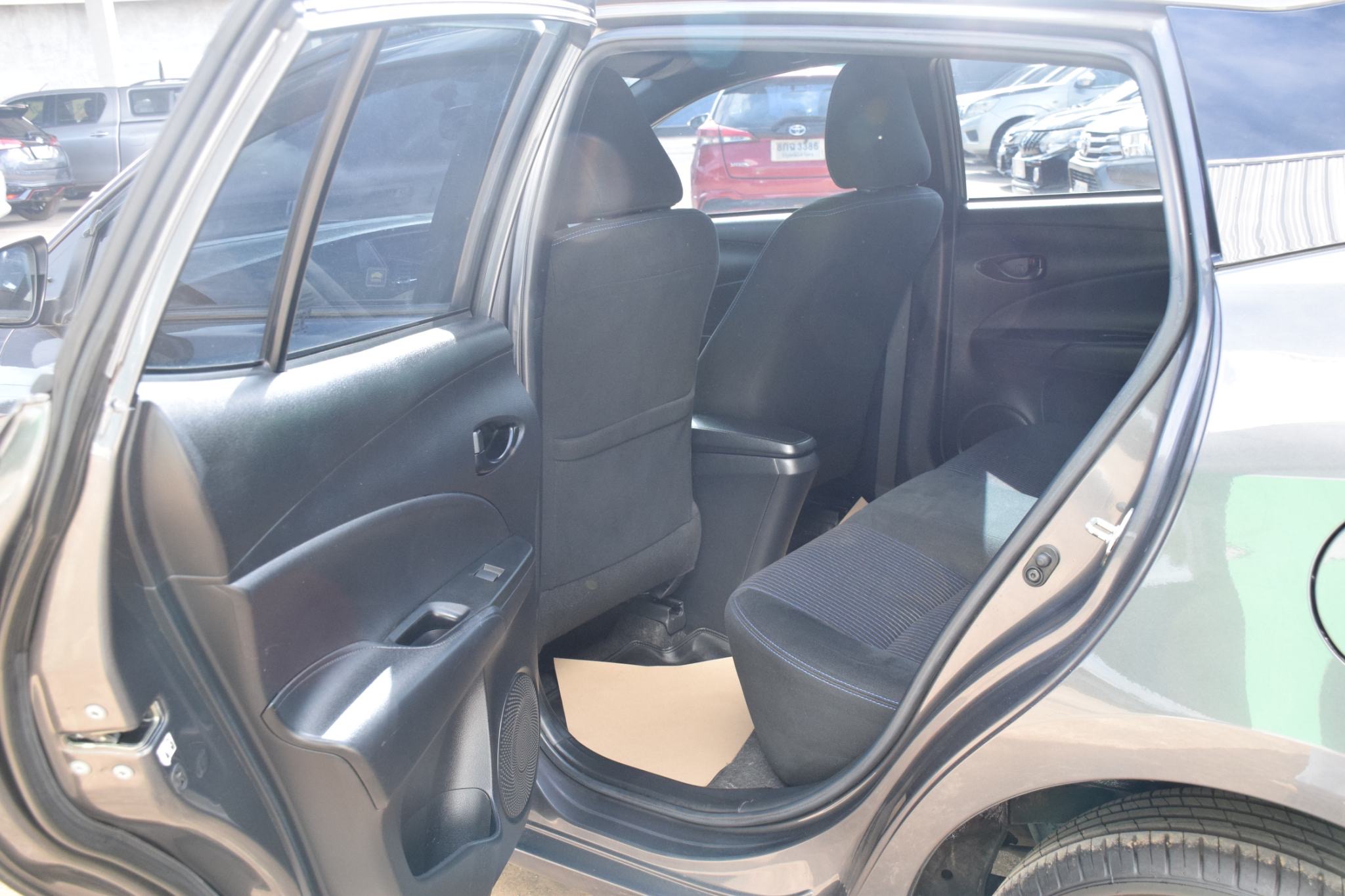 Car image 17