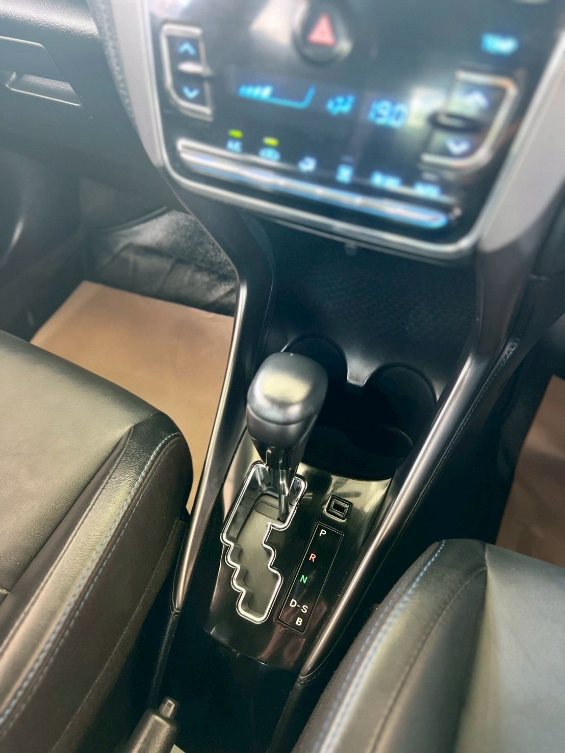 Car image 19