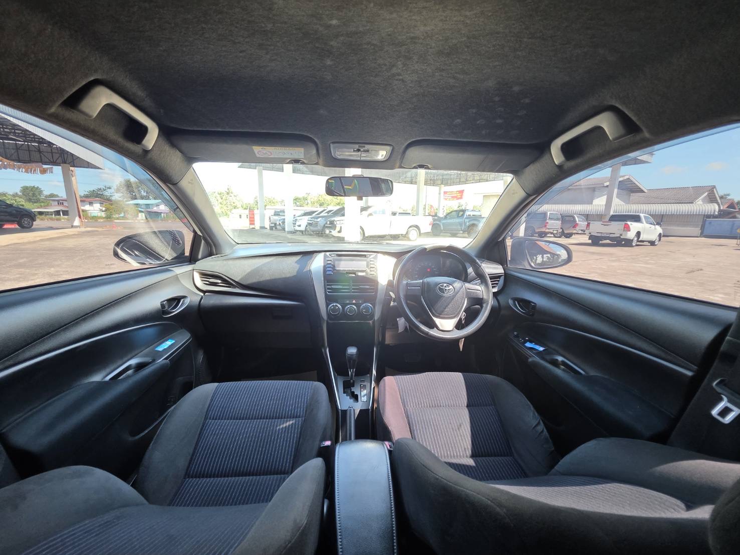 Car image 19
