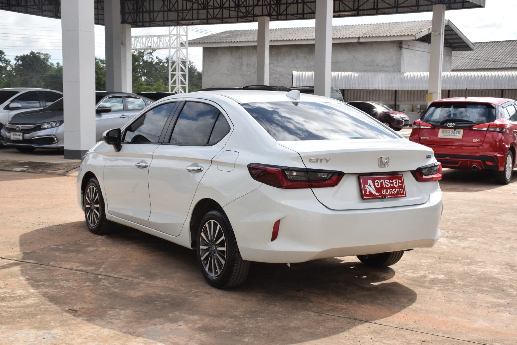 Car image 10