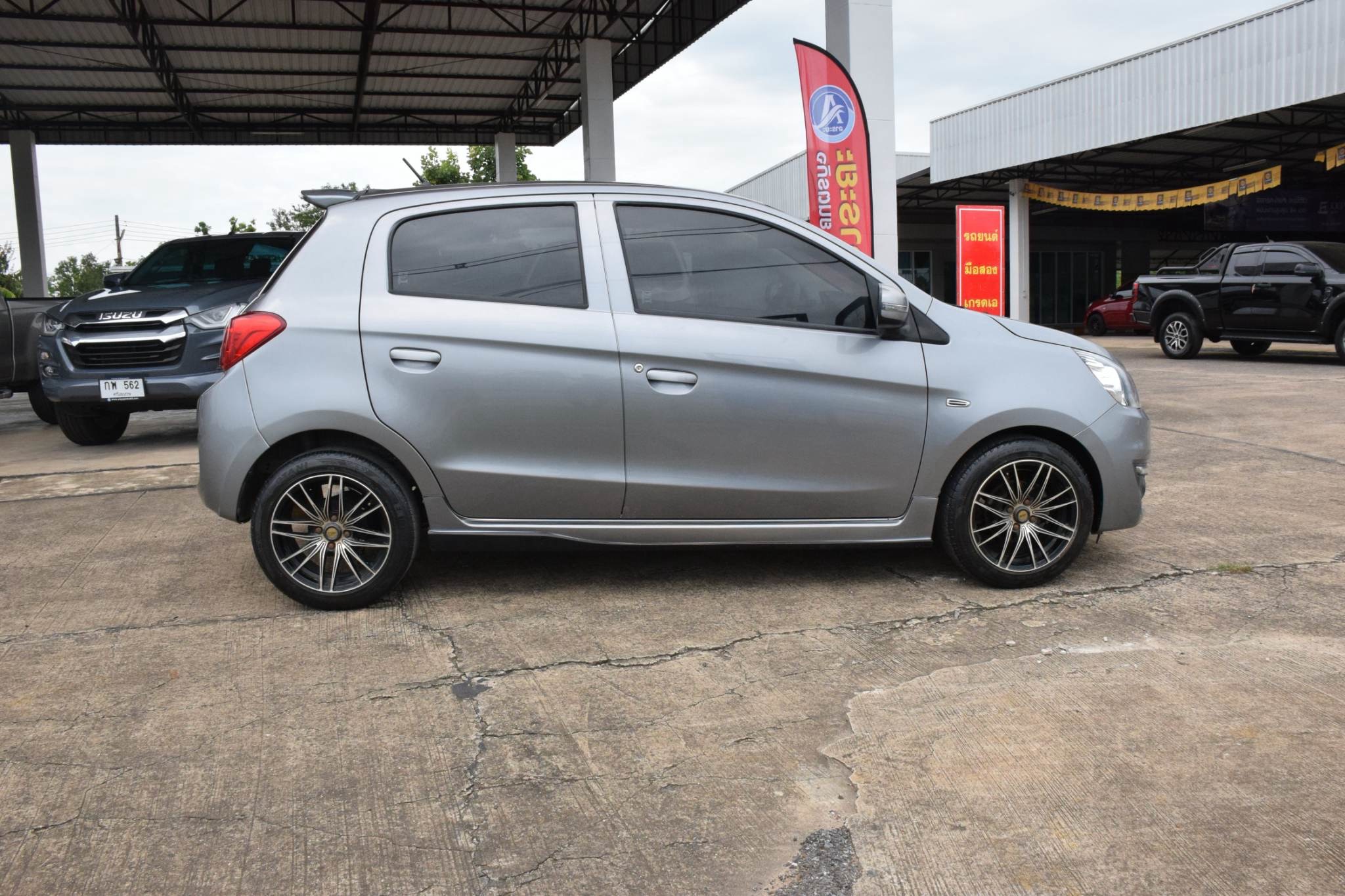 Car image 11