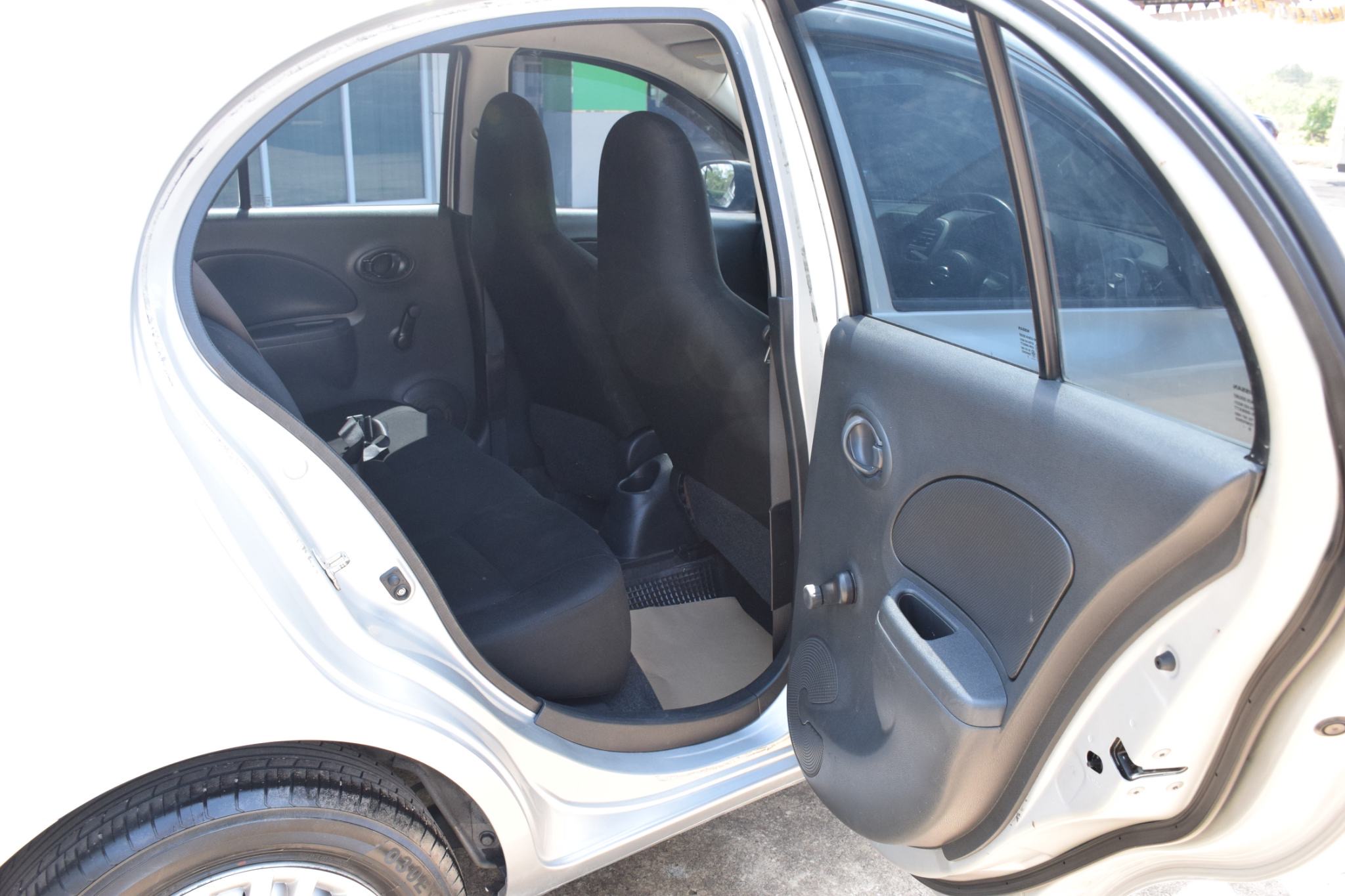 Car image 13